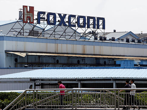 Сборщик Apple Foxconn, на предприятиях которого постоянно происходили суициды, планирует открыть представительство в США